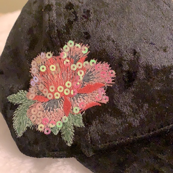 🤍NWT 2 Cute David and Young Women’s Caps🤍 - Picture 4 of 8